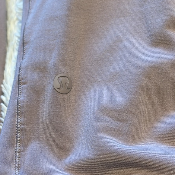 Lululemon cross zip up size 6 barely worn - Picture 8 of 8